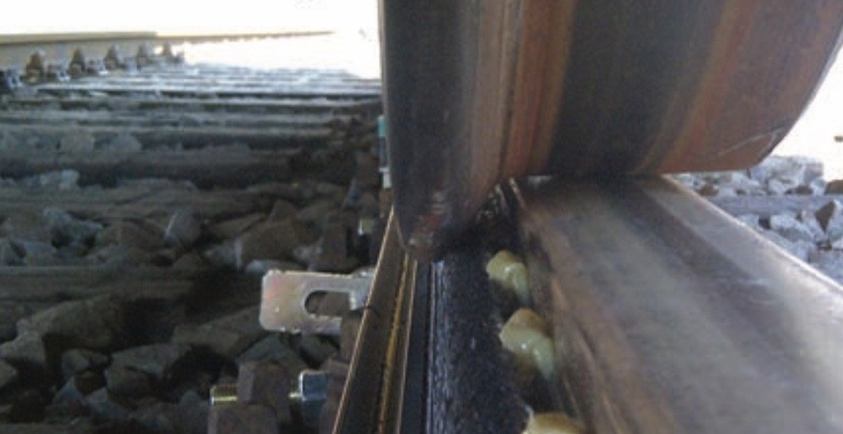 Путевой рельсосмазыватель