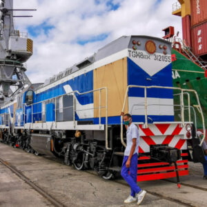 маневровых локомотивов доставлены