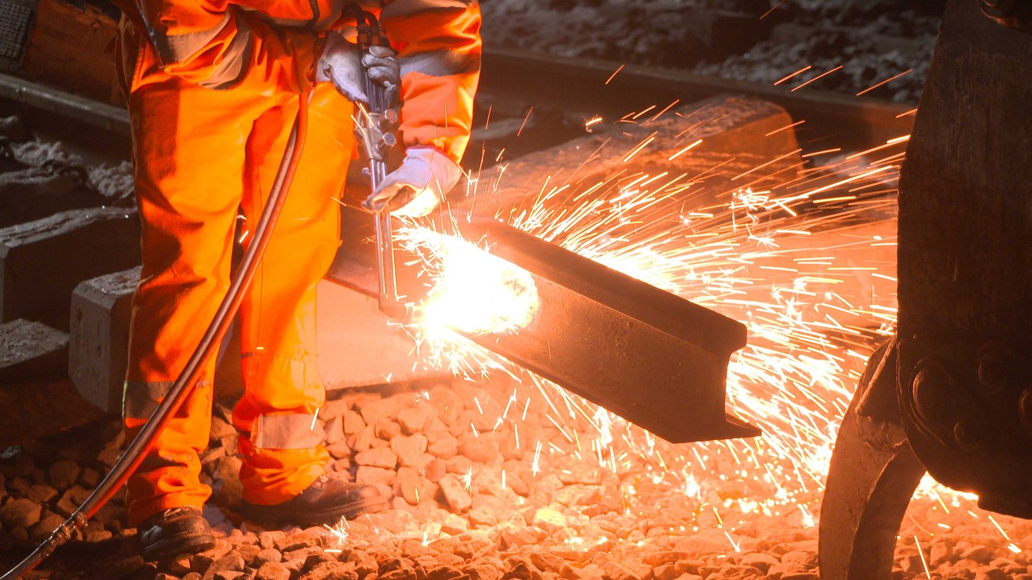 перенести существующие железнодорожные пути