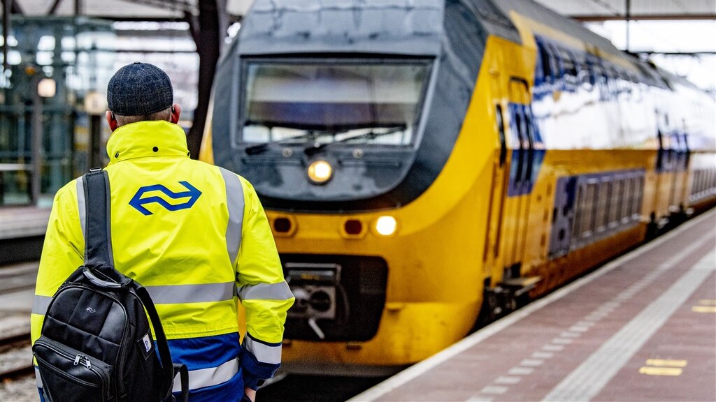 підвищать зарплату залізничникам