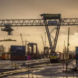 відправляти поїзда