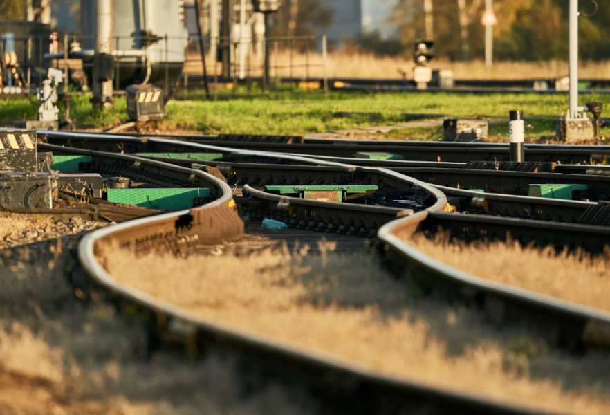 перетинали залізничні колії