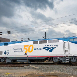 разукрасит локомотивы