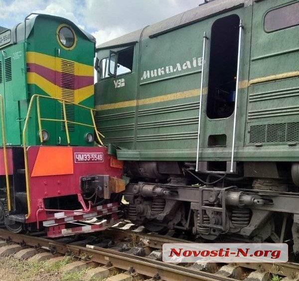 столкнулись два тепловоза