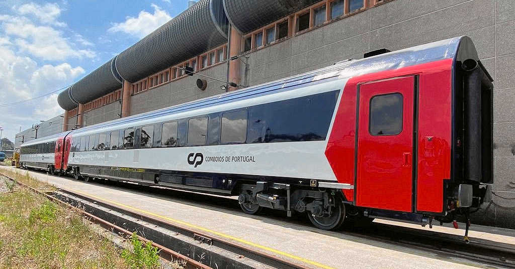 закупить партію електропоїздів