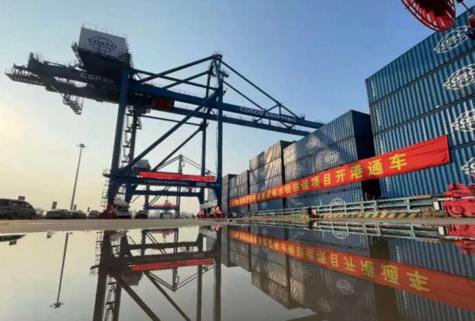 автоматичний портово-залізничний термінал