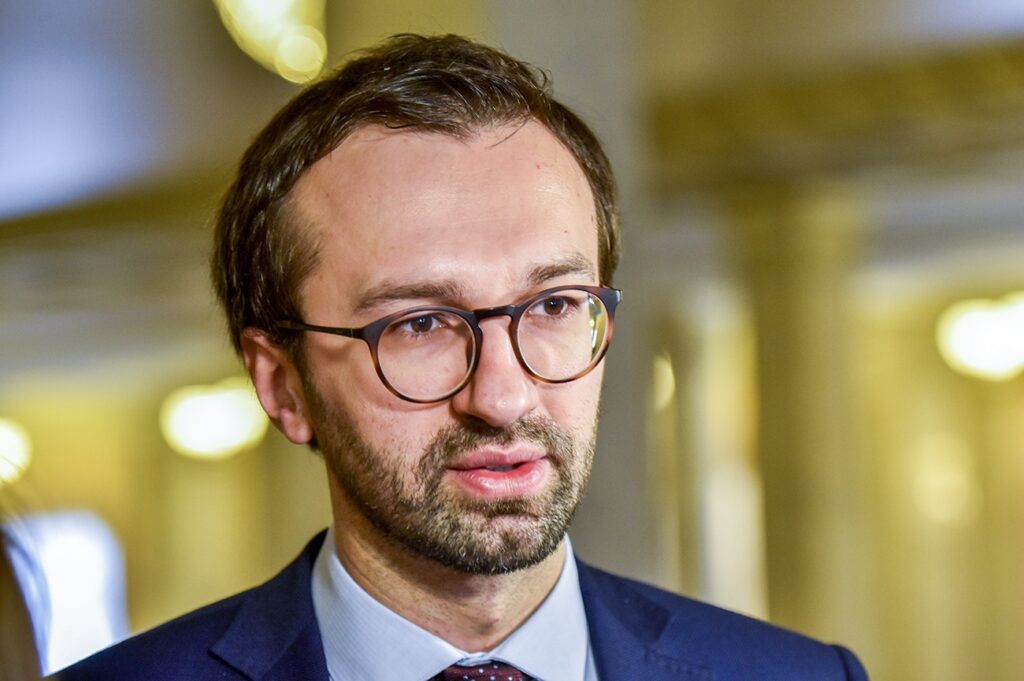 кандидатуру Лещенко