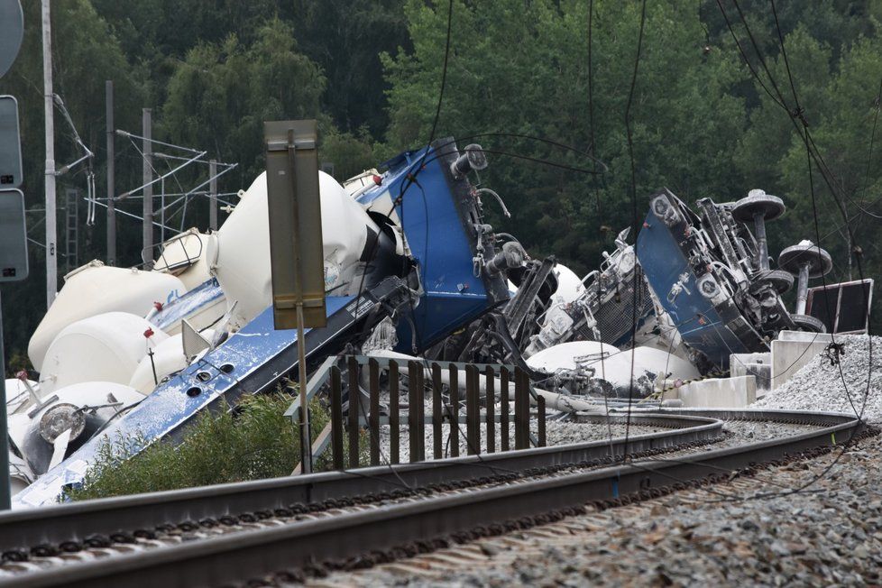Сход грузовых вагонов