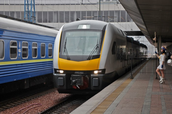 закупівлі 80 нових поїздів