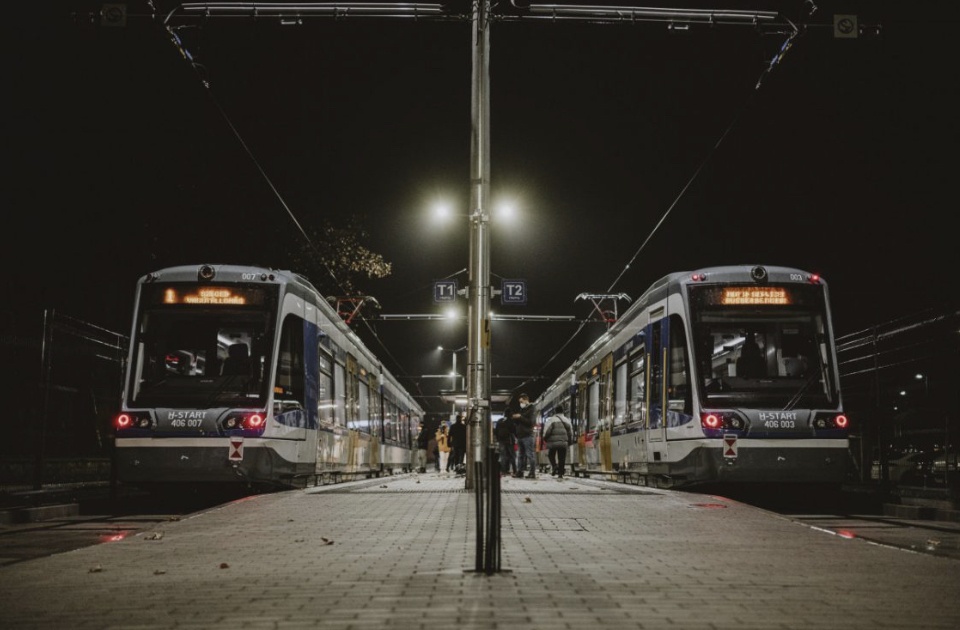 двосистемний трамвай