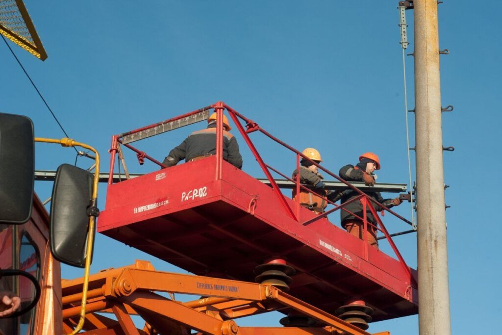 монтаж контактной сети