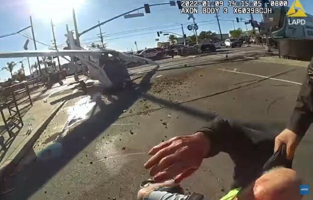 упал на железнодорожные пути