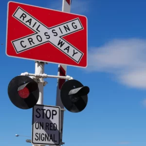 забезпечення безпеки на залізничних переїздах