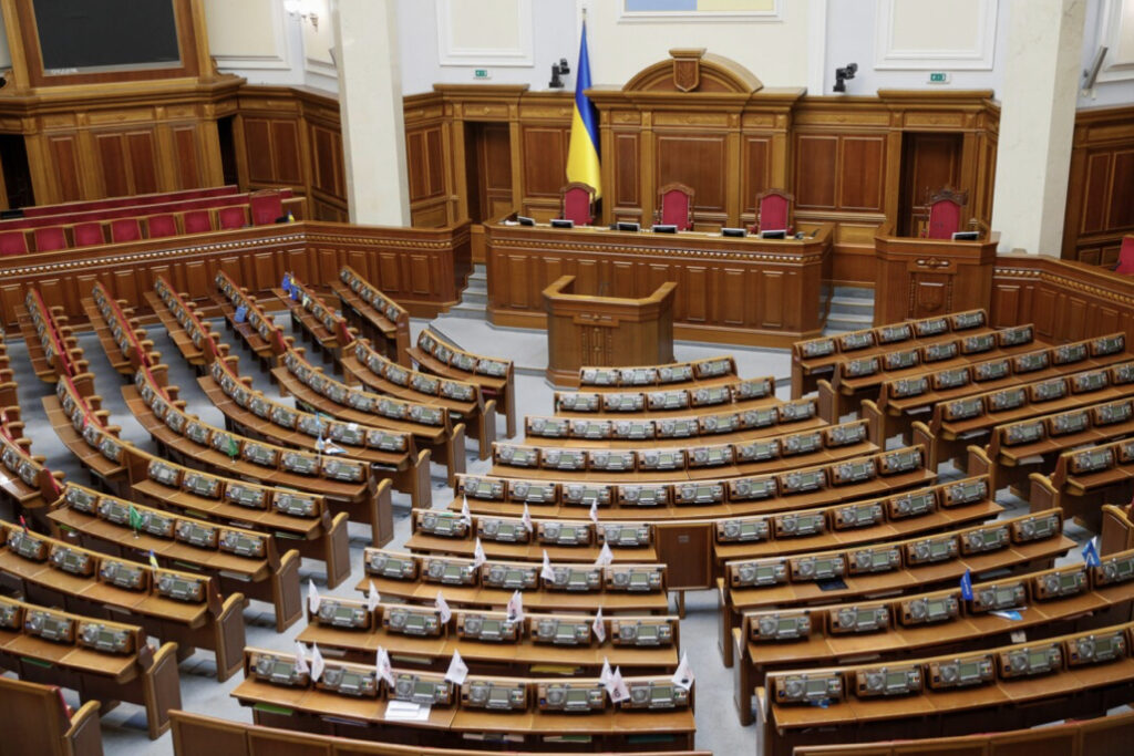 розгляне законопроект про залізничний транспорт