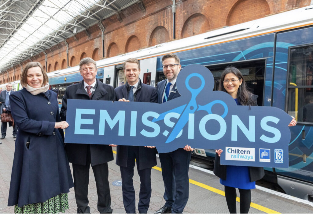 гибридный аккумуляторно-дизельный поезд