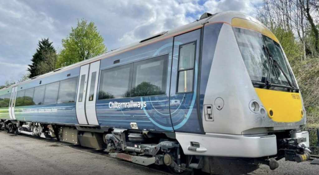 гибридный аккумуляторно-дизельный поезд