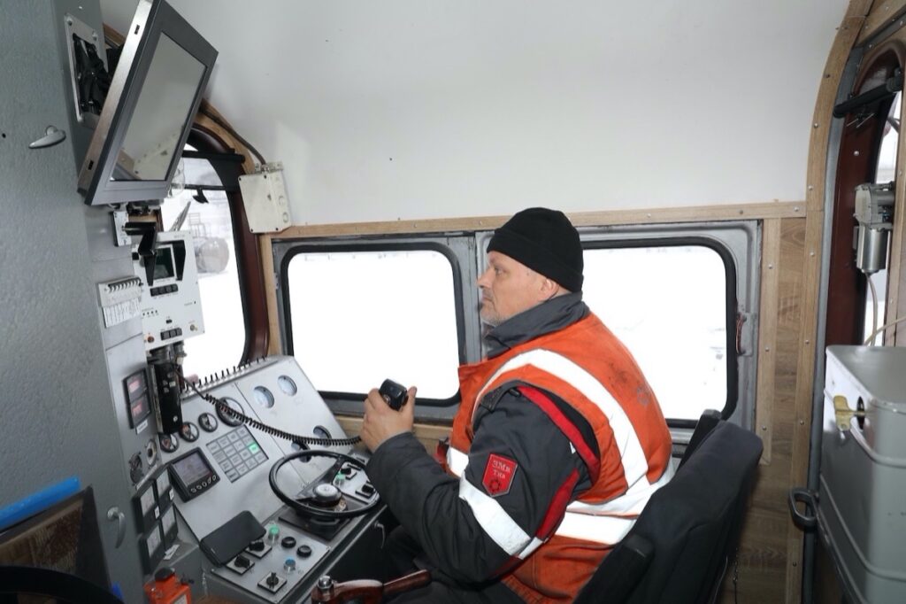 модернизирует тепловозы 