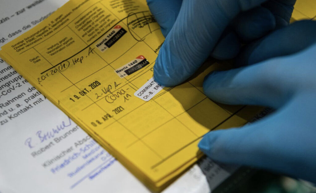 сотрудник УЗ торговал