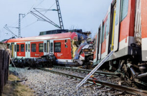 зіткнулися два пасажирські потяги