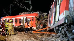 зіткнулися два пасажирські потяги