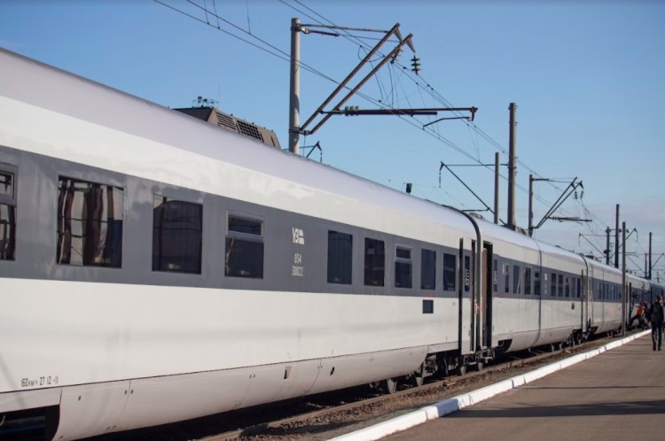 переходить на гибридные поезда