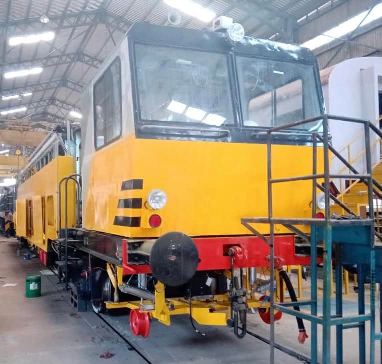 выправочно-подбивочно-рихтовочные машины