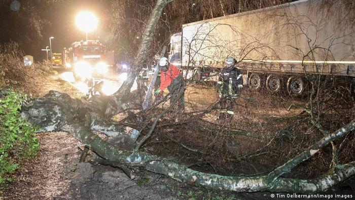 приостановлено движение поездов
