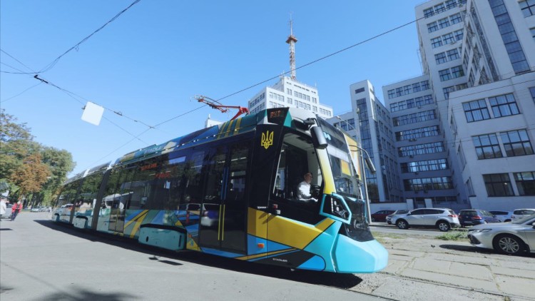 постачання трамваїв