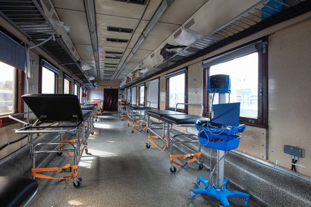 Новый эвакуационный медпоезд Укрзализныци 