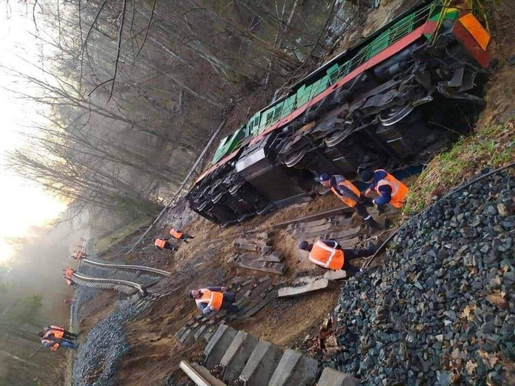 Shunting locomotive derailing