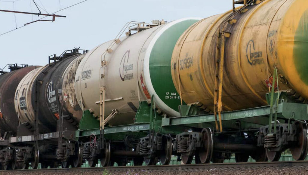 чиновник УЗ разворовывал горючее