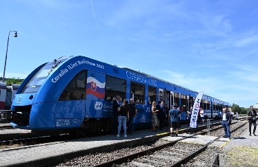 запустить водородный поезд