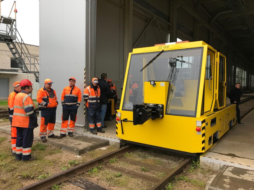 замовила акумуляторний локомотив