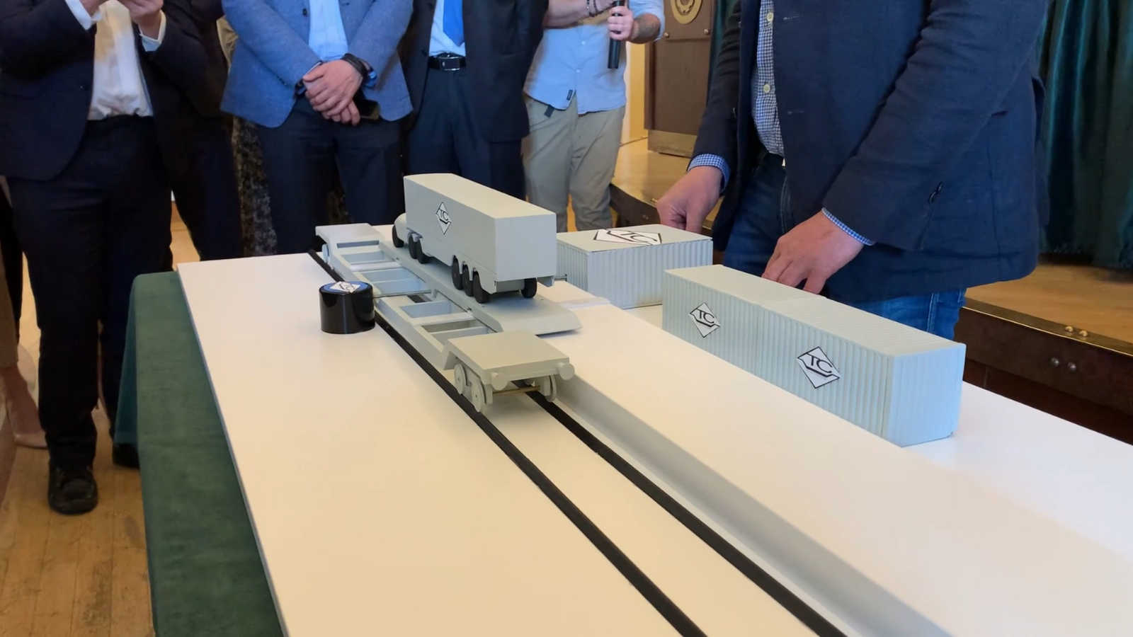 макет контрейлерної системи