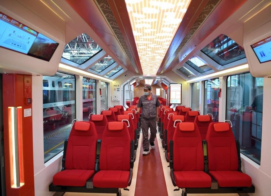 battery-powered tram-train