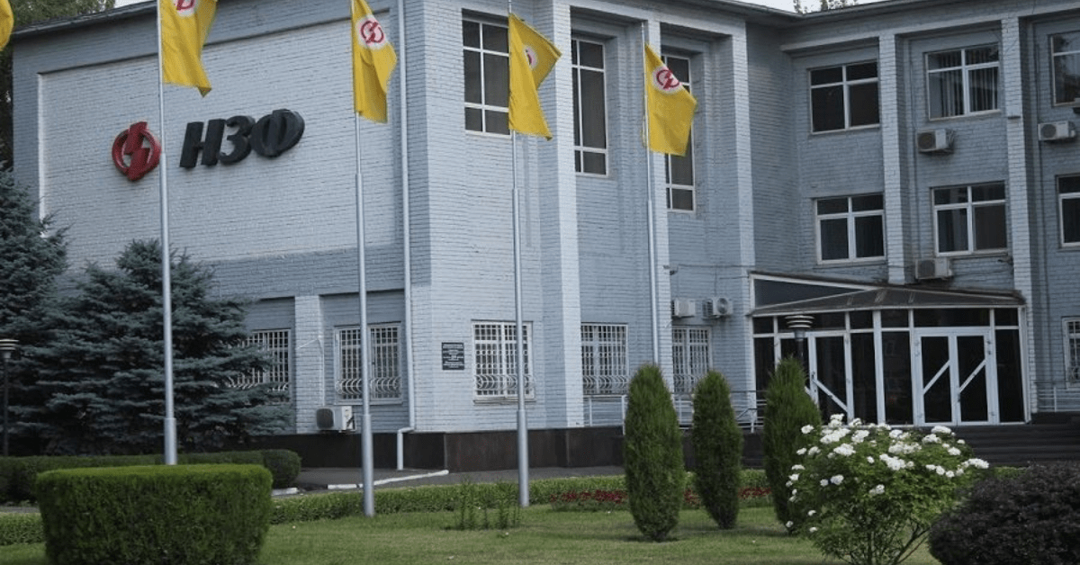 зменшує обсяги виробництва