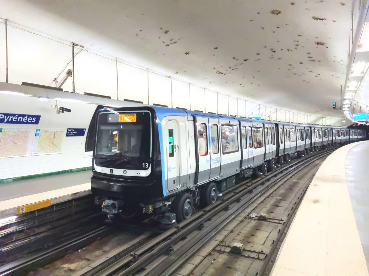 поезда метро