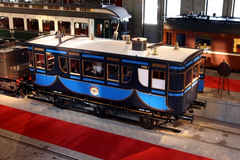 Королівські поїзди та вагони