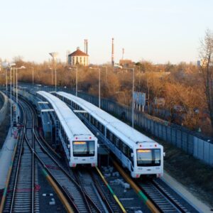 постачати рухомий склад