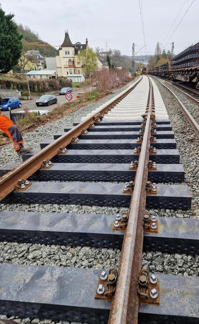 композитних залізничних шпал