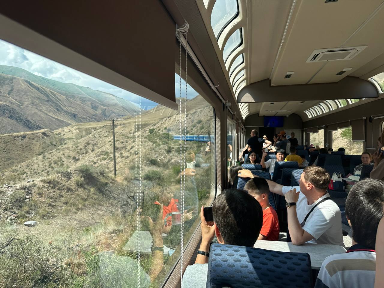 туристические вагоны с панорамными окнами