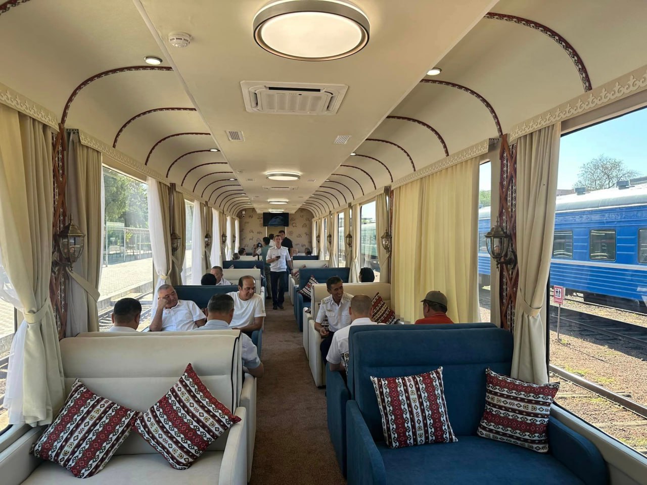 туристические вагоны с панорамными окнами