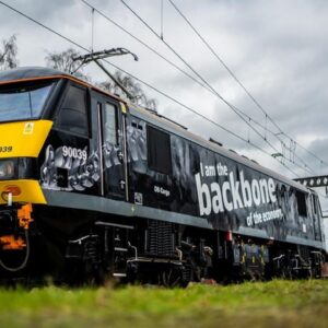 прибирає з експлуатації електровози