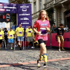 по железнодорожному вокзалу