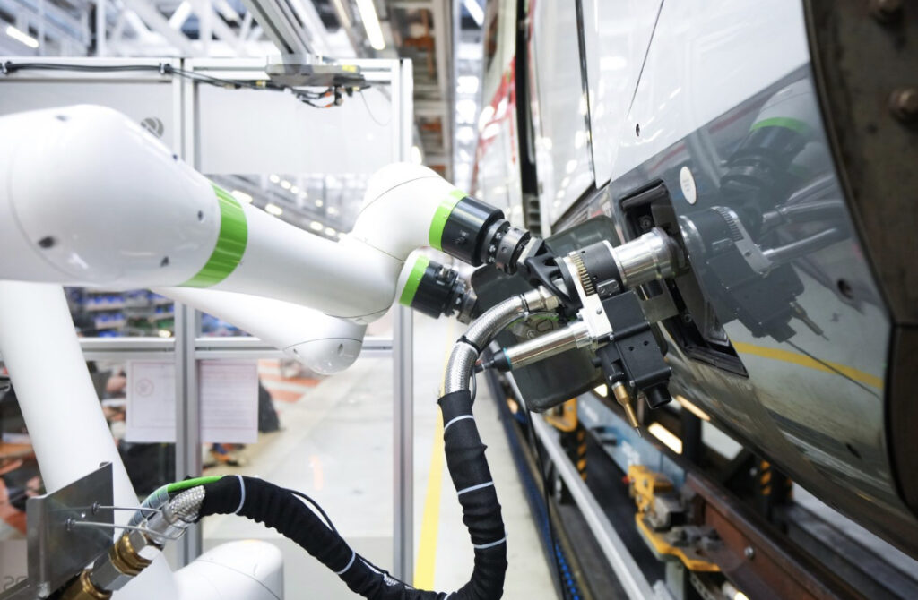 DB develops E-Check for ICE with robotics and AI