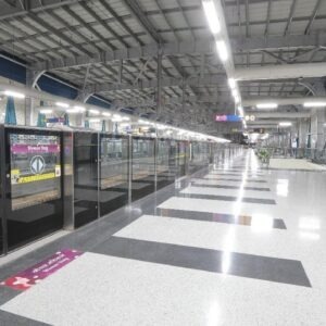 міську залізничну систему з поїздами