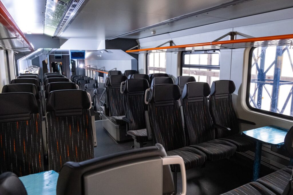 двосистемний електропоїзд