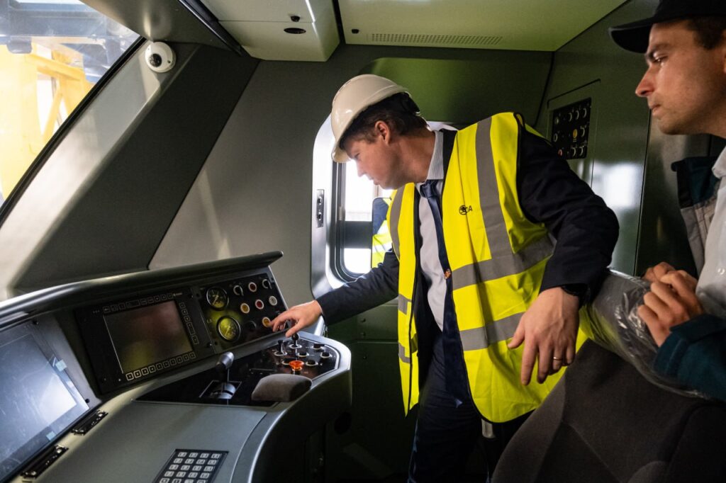 двосистемний електропоїзд