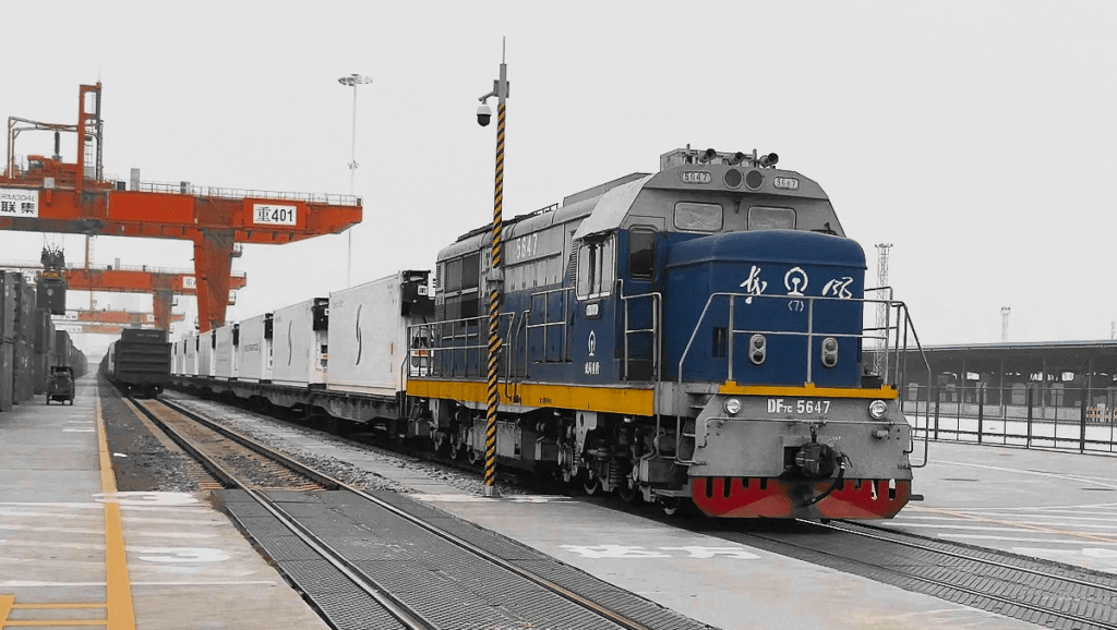 China's railways are increasing their cargo transportation volumes
