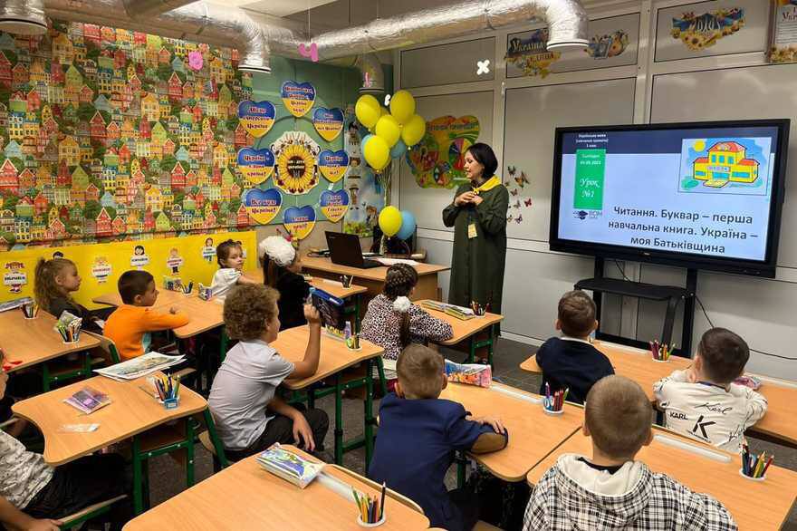 The Metro School continues its operation in the Kharkiv Metro.
